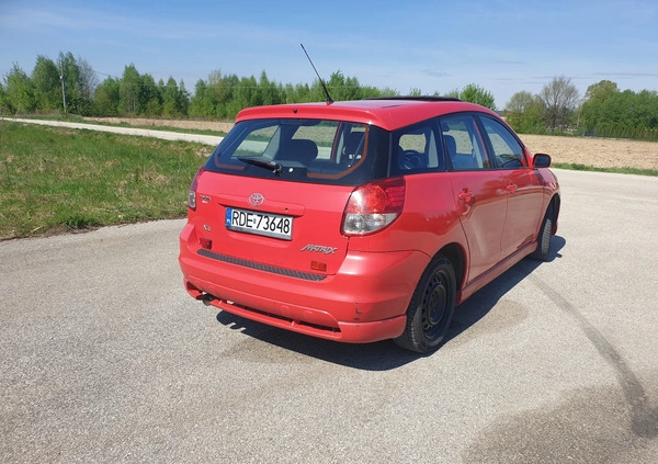 Toyota Matrix cena 11900 przebieg: 185000, rok produkcji 2004 z Syców małe 154